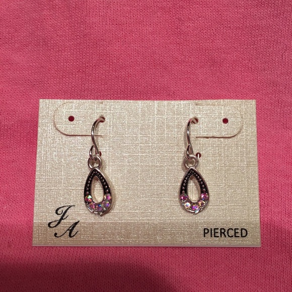 🆕Gorgeous silver earrings with gems NWT - Picture 1 of 7
